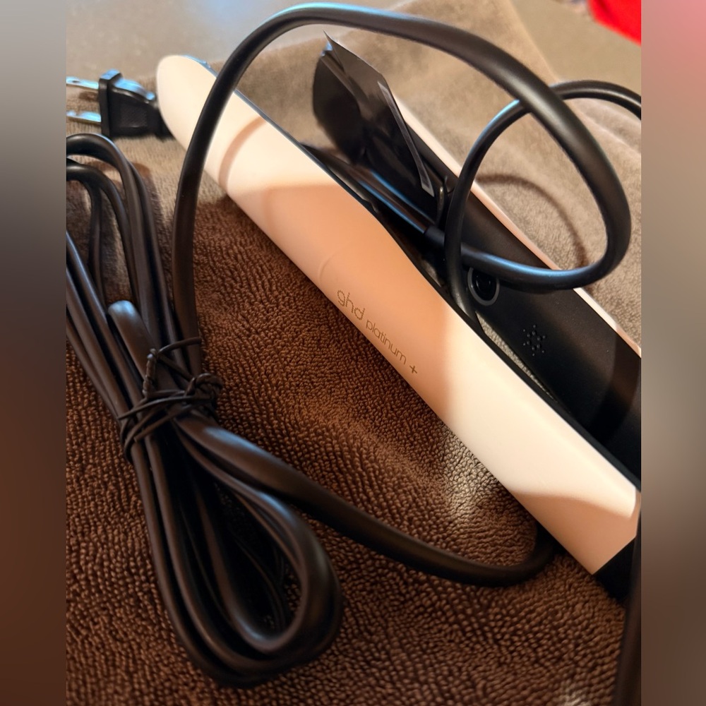 ghd Platinum+ Professional Styler in Black and White